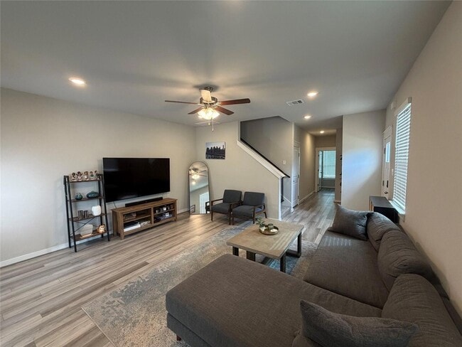 Photo - 125 Threshing Rd Unit A