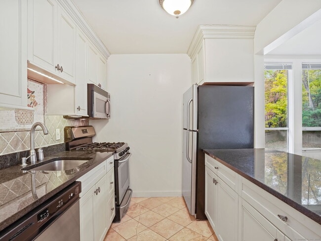 Photo - 160 Fairfield Woods Rd Unit APT 68