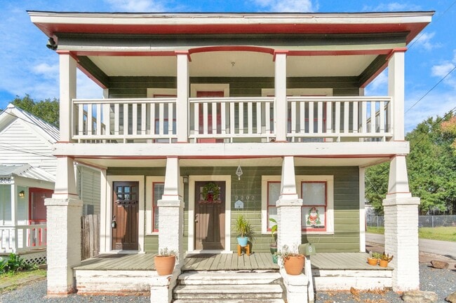 Building Photo - 2202 Kane St Unit B