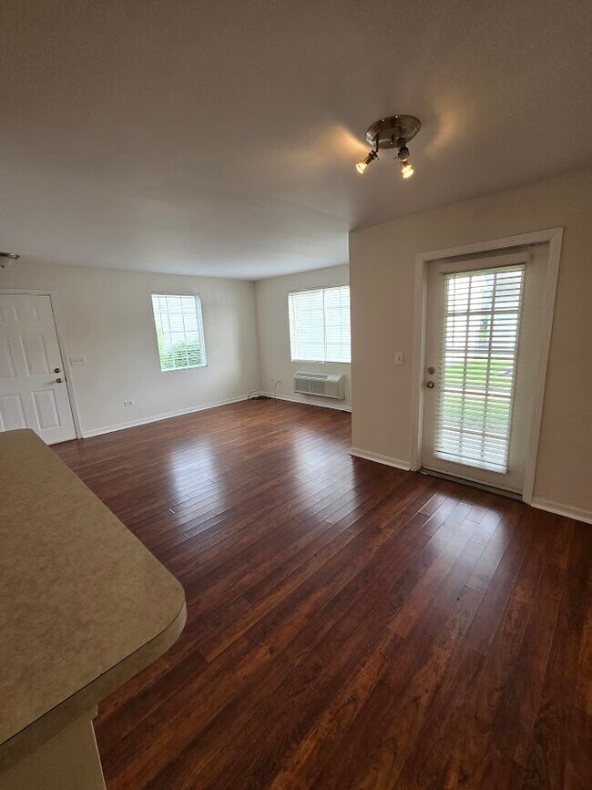 Photo - 307 Silverstone Dr