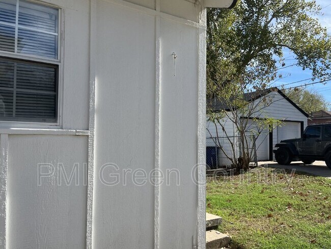 Photo - 3930 E 1st St