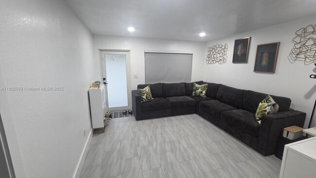 Building Photo - 5530 SW 38th St Rental