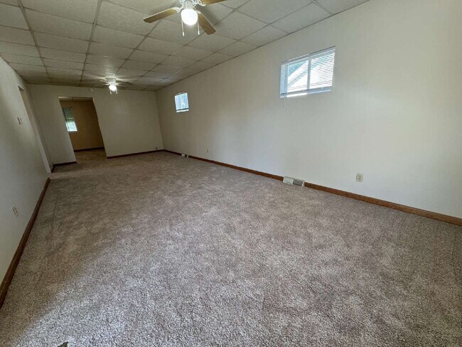 Photo - "Charming 2-Bedroom Oasis in Springfield with Spacious Comfort!"