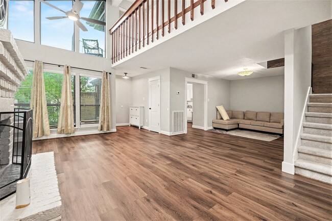 Photo - 18242 Lakeside Ln