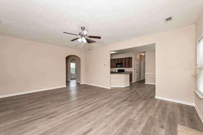 4075 Whitfield Oak Way NE