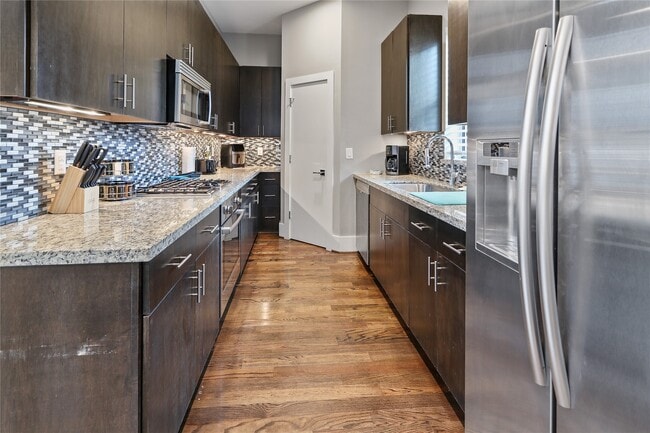 Building Photo - 2105 Hadley St