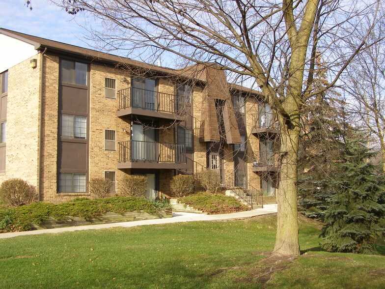 Freedom Village Apartments For Rent in Farmington Hills, MI
