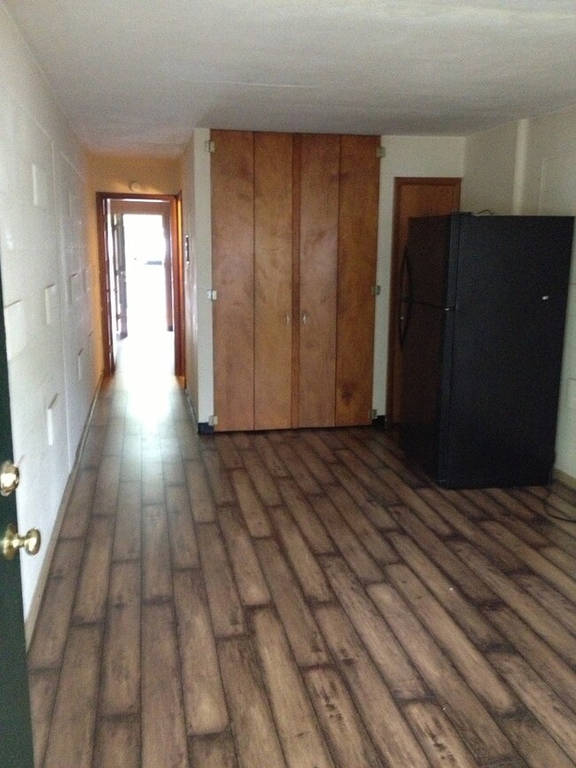 Photo - 1BR/1BA Unit in Great Location Close to Downtown & Schools! AVAIL. AUG 1, 2026 Unit 302