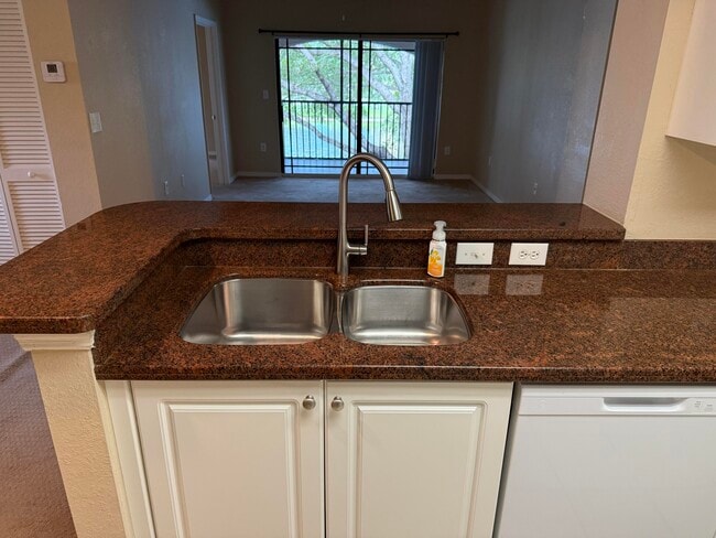 Photo - 2806 Veronia Dr Unit 114