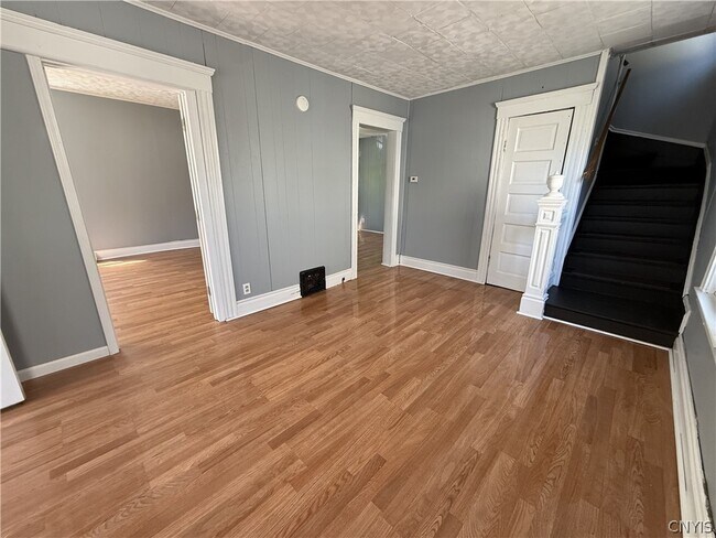 Photo - 154 Seeley Ave