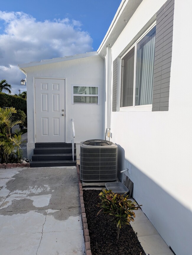 Building Photo - 826 83rd St Rental