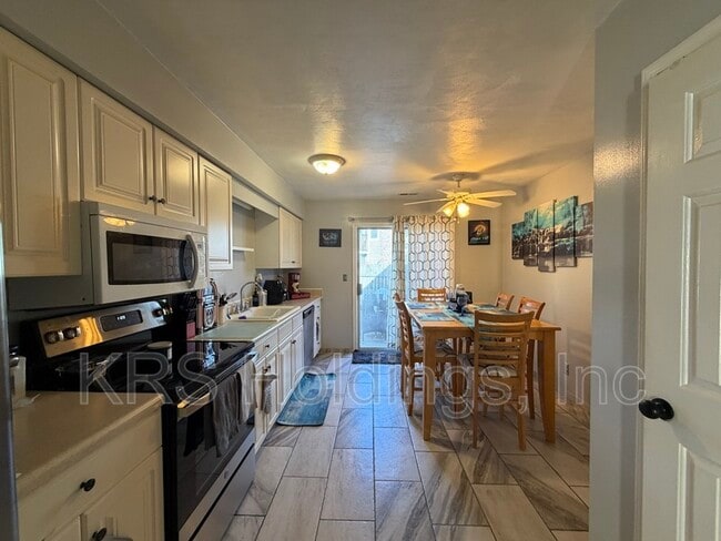 Photo - 6040 Capital Pl