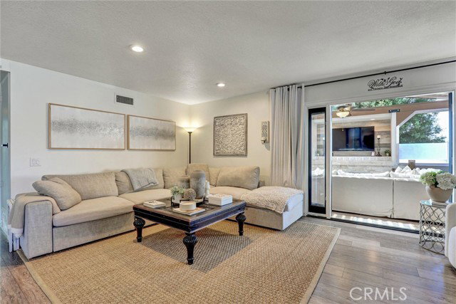 Photo - 25262 Tasman Rd