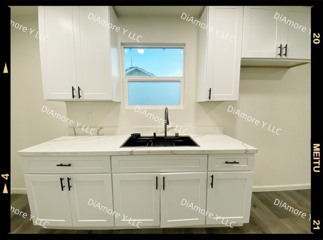 Building Photo - 2-212 High St