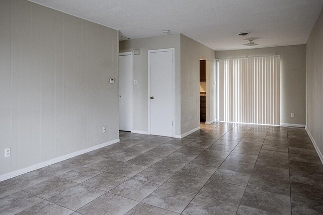 Photo - 706 W 10th St