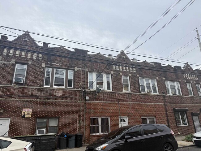 Building Photo - 1128 Summit Ave Unit 2R