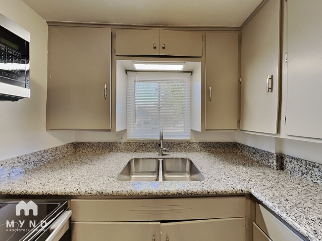 Photo - 220 Hillcrest Dr