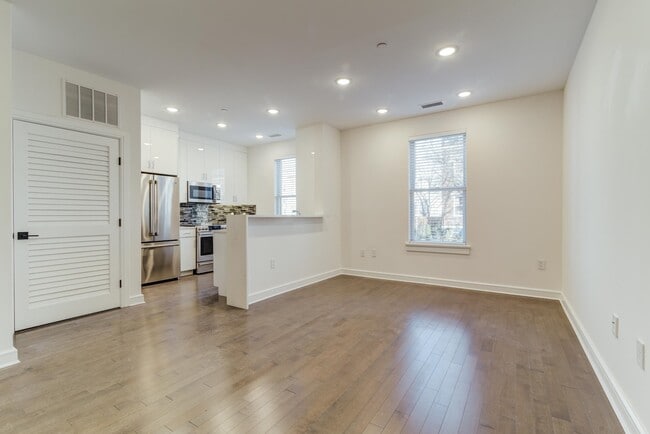 Building Photo - 974 Summit Ave Unit 104 Rental