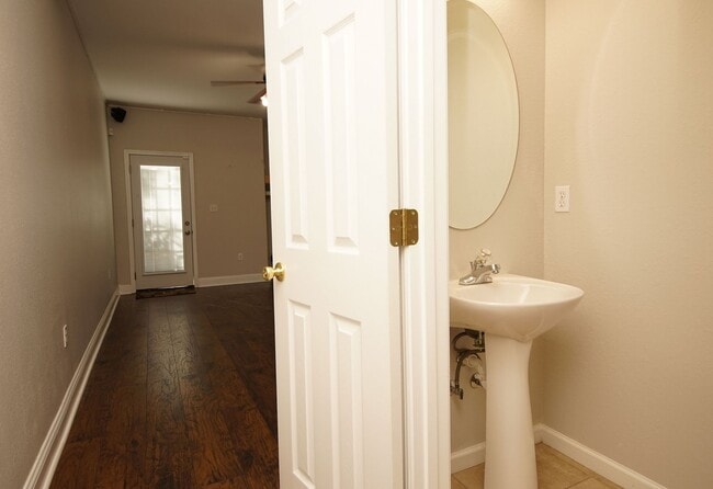 Photo - Central Niceville Location