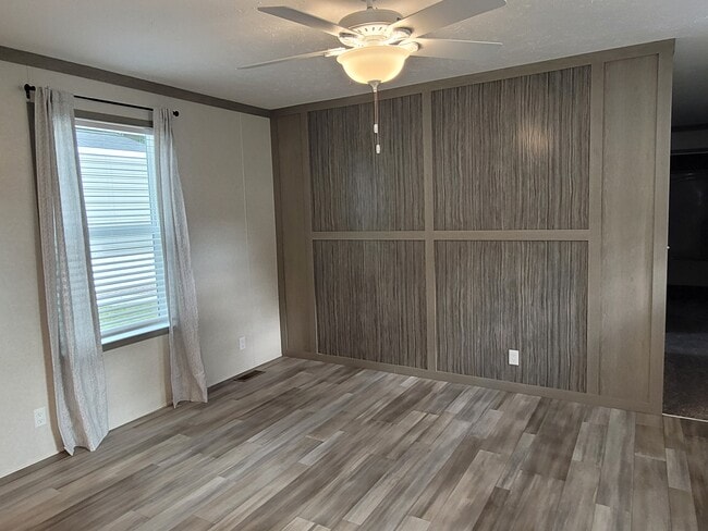 Photo - 855 W Jefferson St