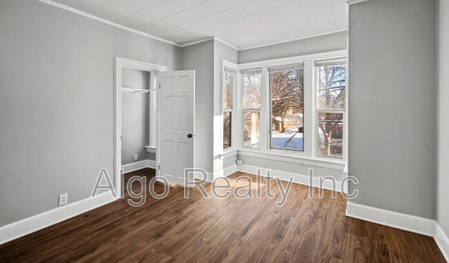 Photo - 861 Marion St