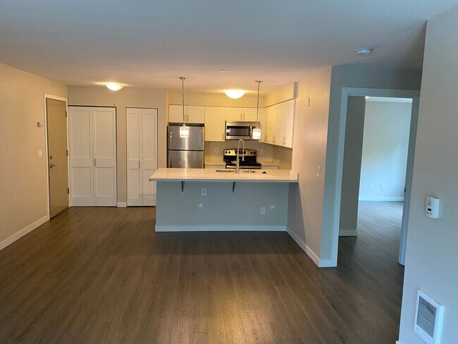 Photo - 1800 Eastlake Apts (Scenic)