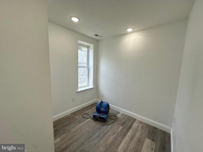 Photo - 1233 W Venango St