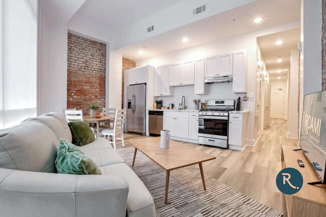 Building Photo - 1050 Annunciation St Rental