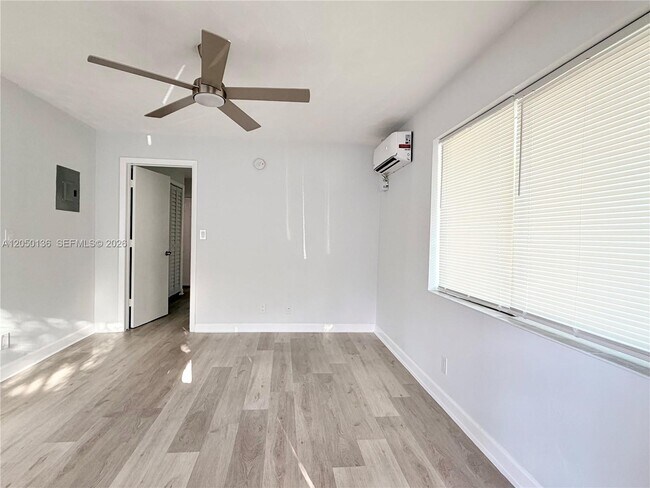 Photo - 1632 NE 4th Pl Unit 1