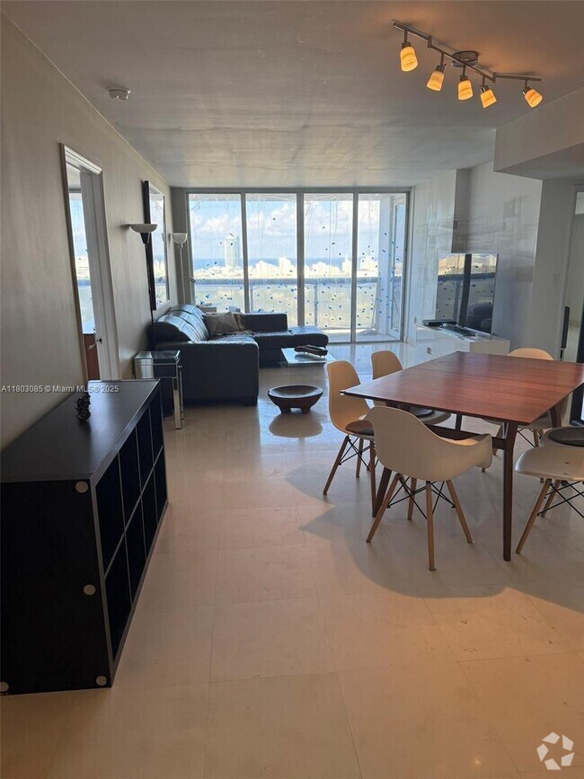 Building Photo - 1900 Sunset Harbour Dr Unit 2411 Rental
