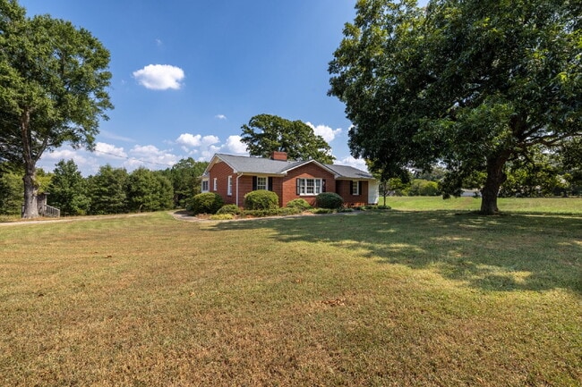3691 Lesslie Hwy