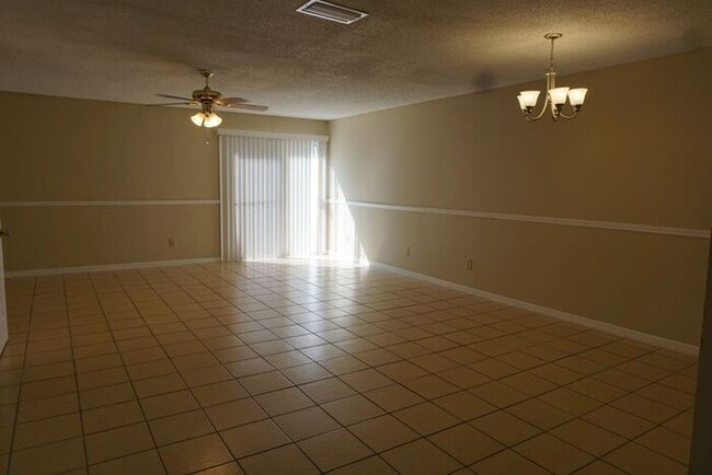 Photo - 3 bedroom 2.5 Bathroom townhome with fence...