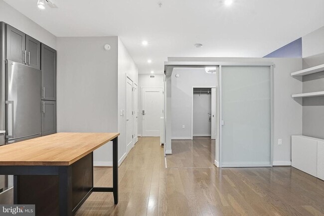 Photo - 1320 Fenwick Ln Unit 210