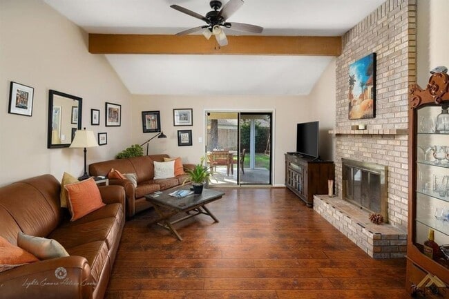 Photo - 3 BEDROOM, 2 BATH HOME IN THE OAKS, SW