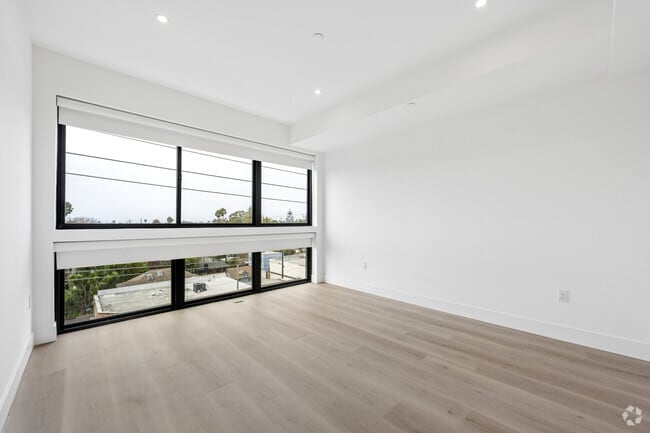 2BR, 3BA - Primary Bedroom