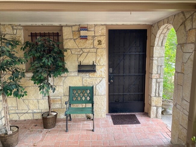 Photo - 910 Nacogdoches Rd