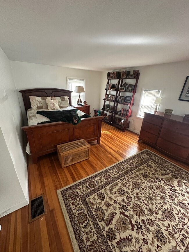 Photo - 1110 Poquonnock Rd