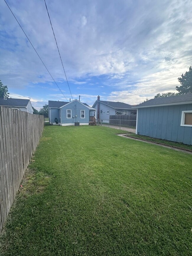Photo - 2415 Jerden Ave