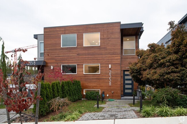 Building Photo - Immaculate, Kirkland Newer Construction - ... Rental