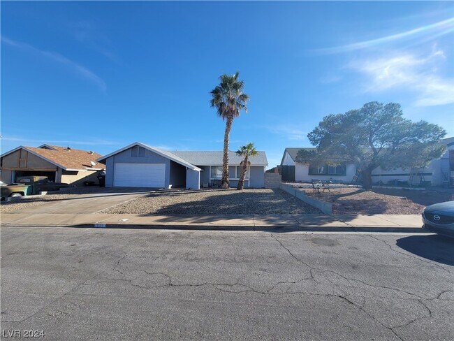 Photo - 461 Mcbride Way