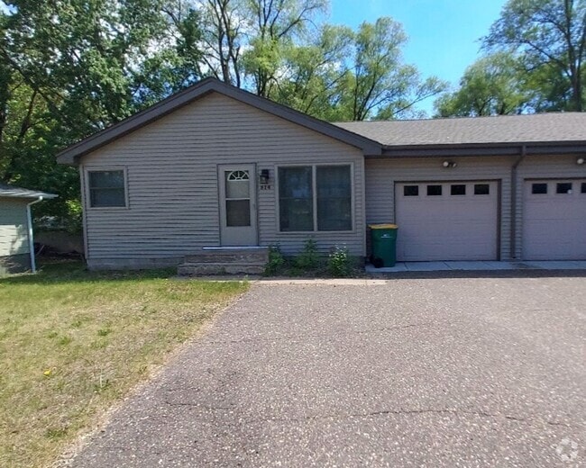 Building Photo - 2 Bedroom 1.5 Bathroom duplex in Hudson Rental