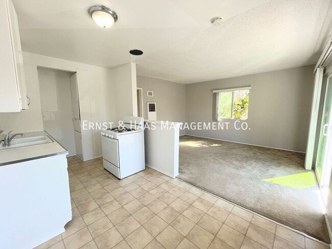 Photo - 2909 E 6th St Unidad #D