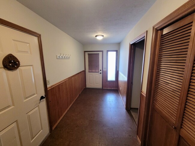 Building Photo - 1711 W Koch St Unit Cedarwinds #34