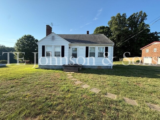 Building Photo - Charming 3BR Home with Basement, Large Backyard & Hardwood Floors in Kernersville