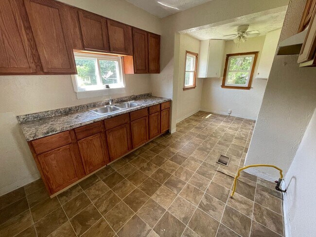 Photo - 804 Aberdeen St