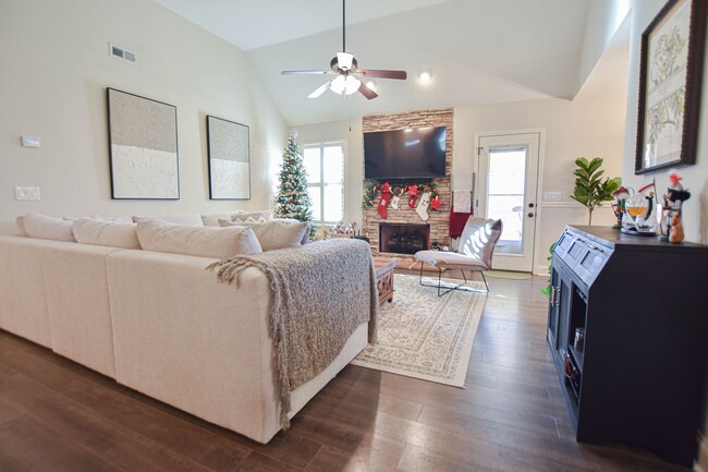 Photo - Pet Friendly Three Bedroom with Bonus!