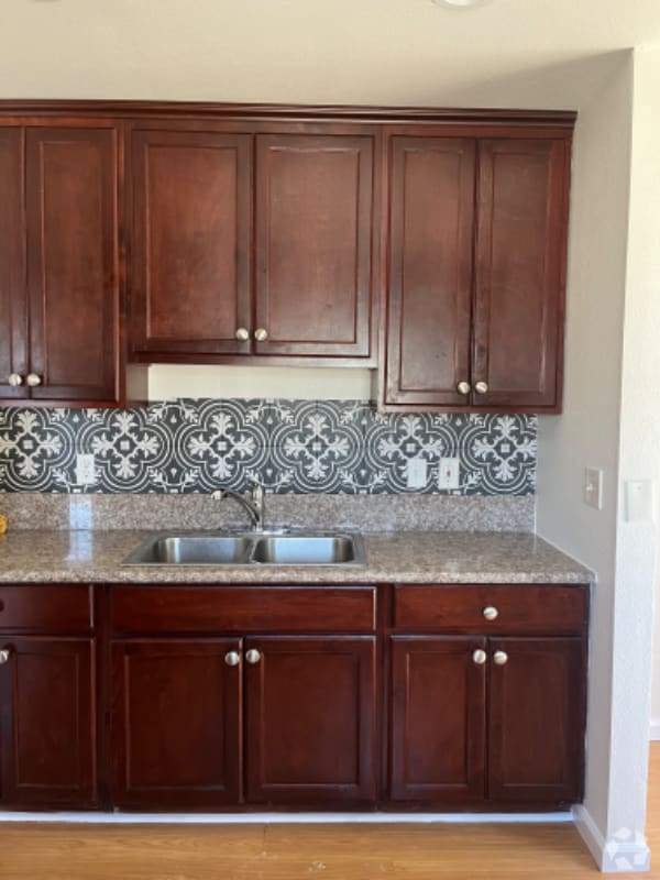 Building Photo - 524 W 81st St Rental