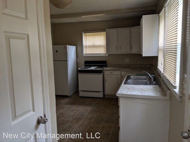 Photo - 4 br, 2 bath House - 6919 E 17th St