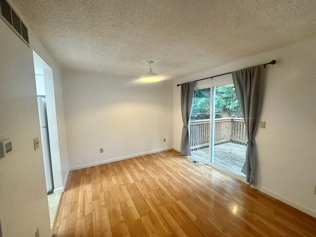 Photo - AK Duplex Unit 20th Ave NE (19659)