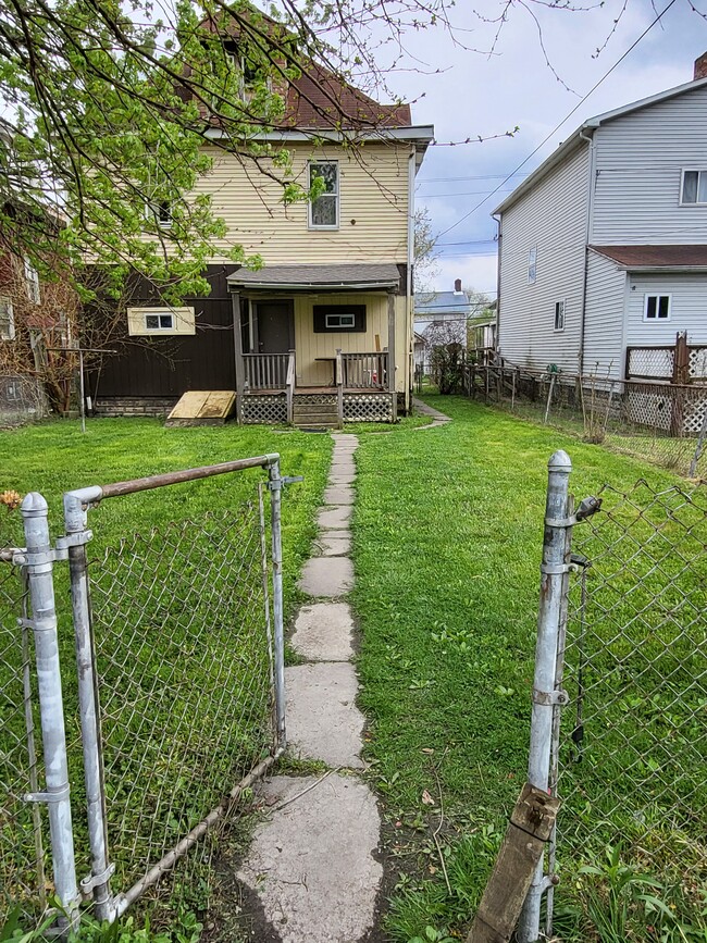Building Photo - 95 Connellsville St Unit Second floor